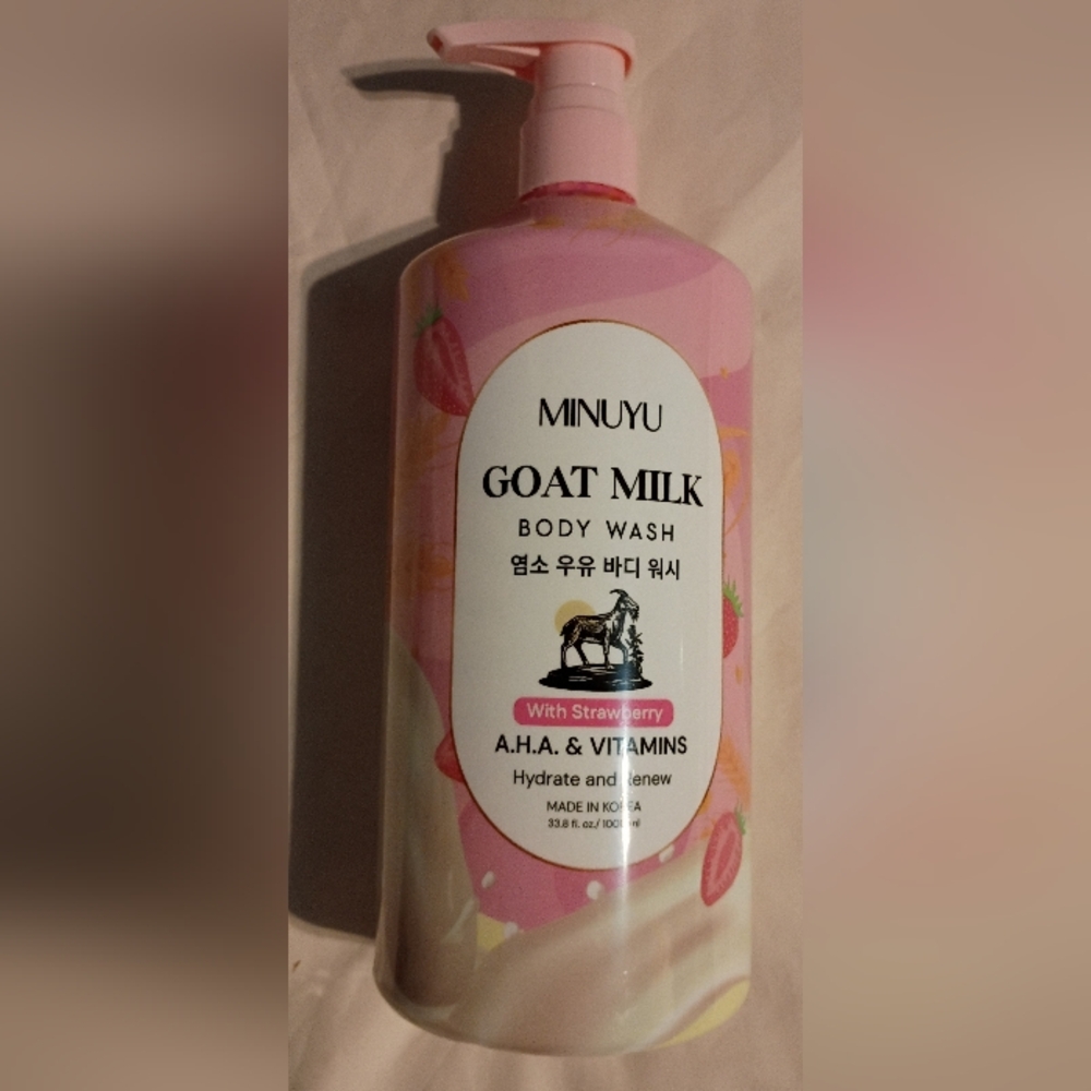 New & Unused MINUYU 33.8 Fl Oz Goat Milk With Strawberry Body Wash